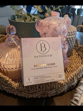 2/15$ 💓 Snooze Bomb Bath Bomb - Pink Patchouli & Pink Grapefruit